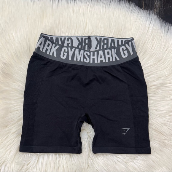 Gymshark Pants - Gymshark shorts sz small good used condition worn once